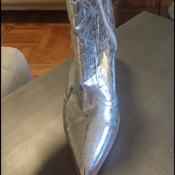 NEW YEARS EVE SILVER COWBOY BOOTS SIZE 8 BNWOT - Picture 2 of 3